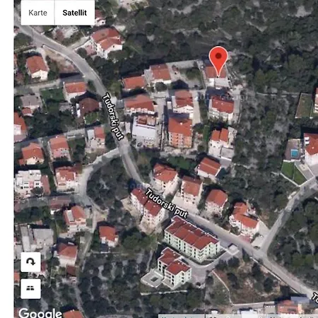 Jana * Τρογκίρ