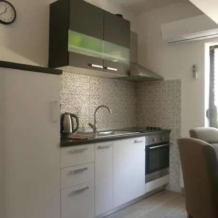 Jana Apartament *